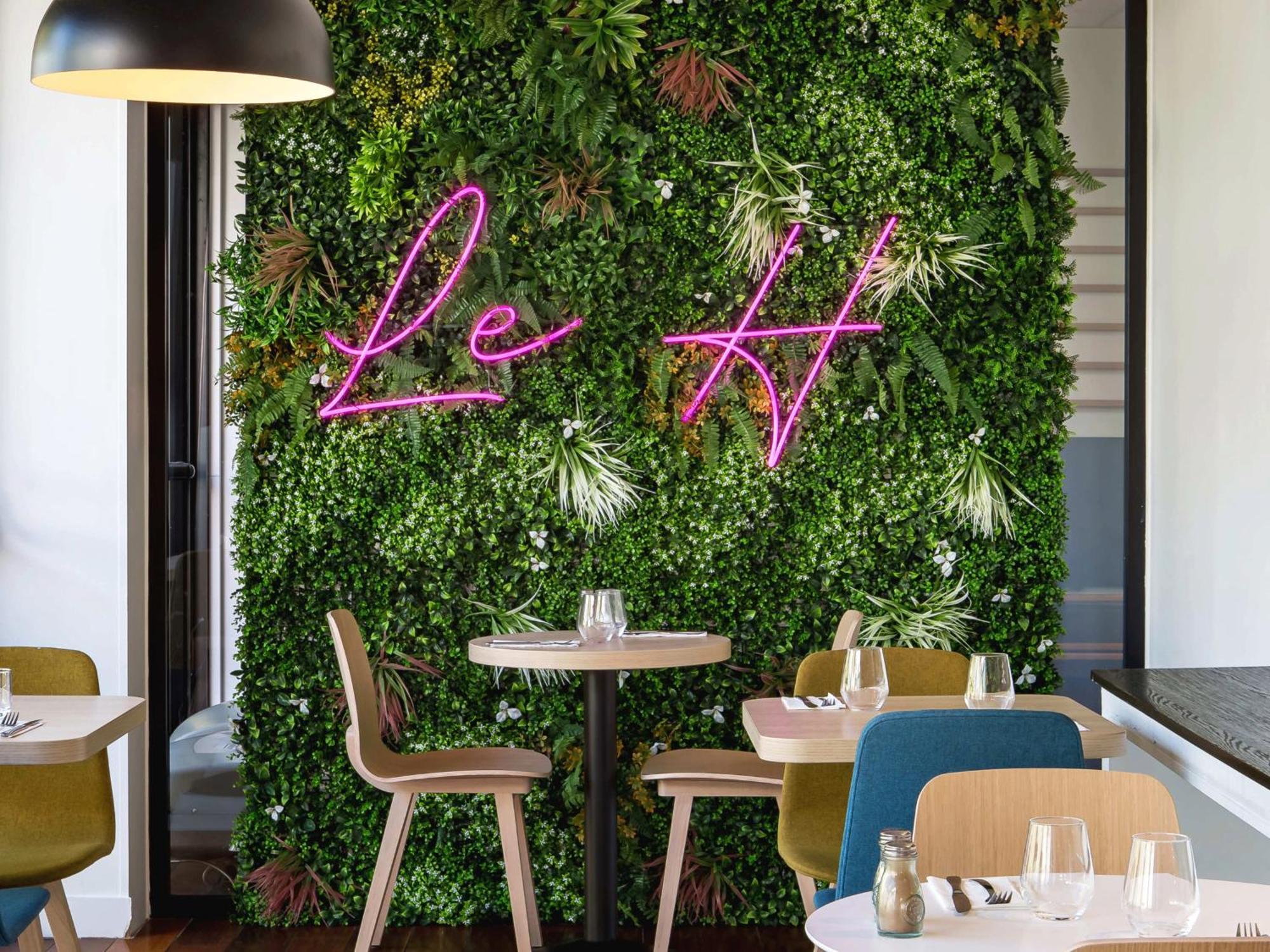 Holiday Inn - Marseille Airport By Ihg วิทอลล์ ภายนอก รูปภาพ